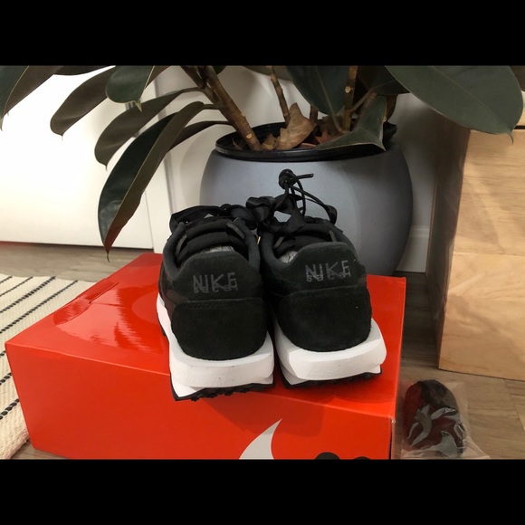 Nike Sacai Sneakers - Picture 4 of 5